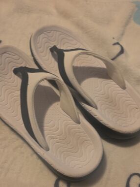 Women’s White and Black Foam Flip Flop Sandals